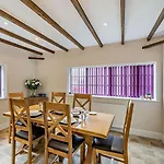 3 Bed In York Oc-87290 *