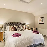 3 Bed In York Oc-87290 *